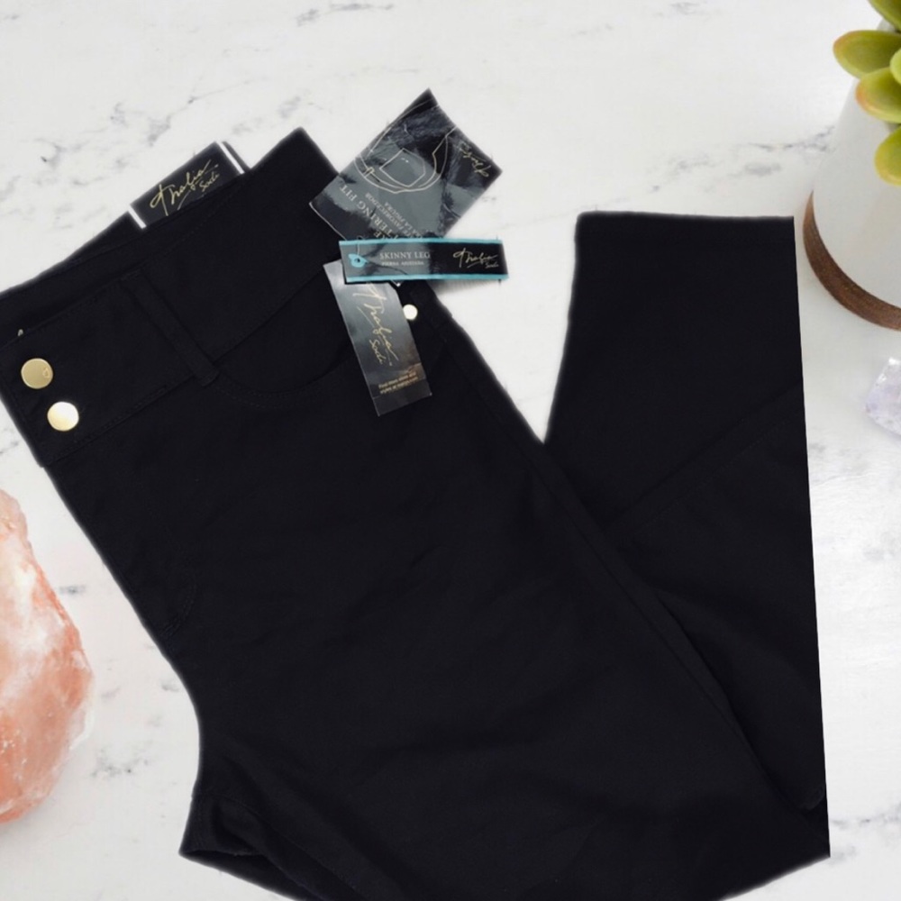 New Thalia Sodi Skinny Leg Figure Flattering Pants